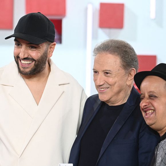 Exclusif - Le magicien Kamel, Michel Drucker et Booder - Enregistrement de l'émission Vivement dimanche au studio Rive gauche , presentée par Michel Drucker . Diffusion sur France 3 le 30 novembre 2025. © Guillaume Gaffiot / Bestimage