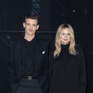 Niels Schneider et sa compagne Virginie Efira - Photocall du défilé Saint Laurent Womenswear Printemps/été 2024 dans le cadre de la Fashion week de Paris le 26 septembre 2023 à Paris. © Olivier Borde/Bestimage