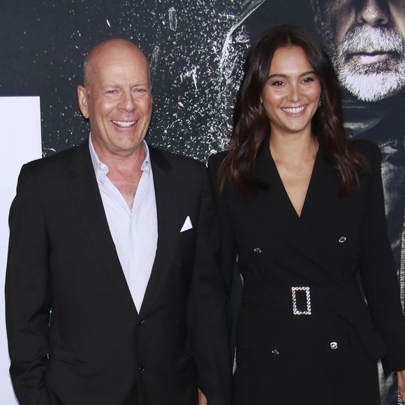 Son épouse, Emma Heming Willis, a choisi de briser le silence en évoquant le rôle éprouvant d'aidant familial.

Bruce WIllis et sa femme Emma Heming à la première de Glass au théâtre SVA à New York, le 15 janvier 2019

© Bestimage
