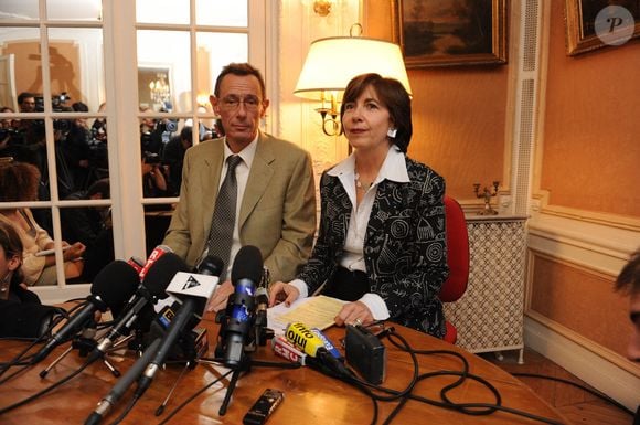 Les avocats de Christine et Jean-Marie Villemin, Thierry Moser et Marie-Christine Chastant lors d'une conférence de presse au cabinet de Marie-Christine Chastant suite au rapport sur l' ADN a Paris, France le 22 Octobre, 2009. Photo Mousse/ABACAPRESS.COM