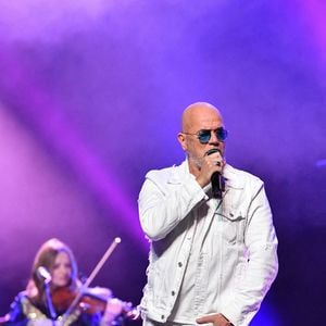 Avec une amie, il a donc aidé le chanteur a retrouvé les chemins des studios, alors que Calogero indiquait ne plus avoir d'argent

Pascal Obispo sur la scène de l'Olympia pour le 20e anniversaire de la Fondation pour la recherche sur la maladie d'Alzheimer le 18 mai 2024 à Paris, France. Photo by Christophe Meng/ABACAPRESS.COM