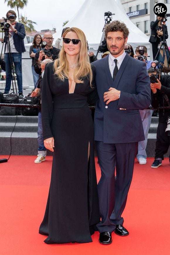 Virginie Efira et son compagnon Niels Schneider - Montée des marches du film « L’inconnue» lors du 79ème Festival International du Film de Cannes, le 18 mai 2026. © Jacovides-Moreau / Bestimage