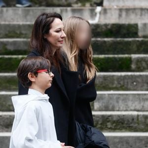 Isabelle Le Nouvel (veuve du défunt), Emma (fille du défunt) - Sorties des obsèques de Niels Arestrup à l'Église Saint-Roch à Paris. Le 10 décembre 2024
© Christophe Clovis / Bestimage