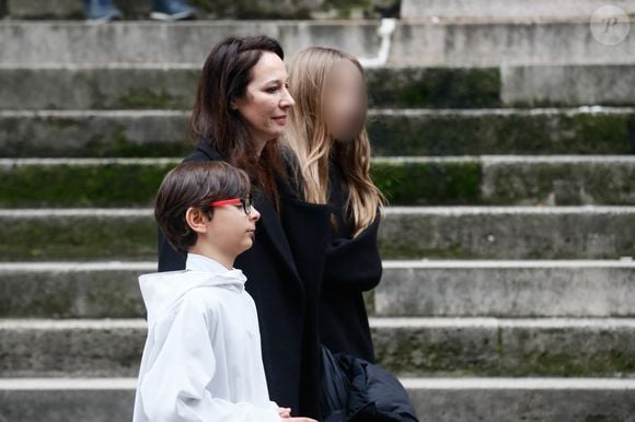 Isabelle Le Nouvel (veuve du défunt), Emma (fille du défunt) - Sorties des obsèques de Niels Arestrup à l'Église Saint-Roch à Paris. Le 10 décembre 2024
© Christophe Clovis / Bestimage