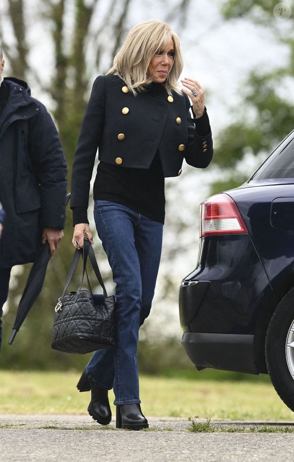 Exclusif - No Web - Brigitte Macron - Match de football caritatif du Variétés club de France au profit de l'opération Pièces jaunes au stade Bernard Giroux à Plaisir, France, le 24 avril 2024. Le match a permis de récolter 57.500€. © Pierre Perusseau/Bestimage