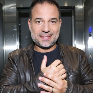 À 49 ans, il dirige aujourd'hui le trimestriel Welcome Magazine et gère des agences immobilières implantées en Bourgogne et à Cannes.

Portrait de Mario Barravecchia, lors de l'enregistrement de l'émission "Chez Jordan" à Paris. Le 24 octobre 2022
© Cédric Perrin / Bestimage