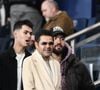 Parmi eux, Jamel Debbouze et son fils Léon Debbouze.

Jamel Debbouze, Leon Debbouze et Oli assistent au match McDonald's de Ligue 1 entre le Paris Saint-Germain FC et l'Olympique de Marseille au Parc des Princes le 08 février 2026 à Paris, France. Photo by Florian Poitout/ABACAPRESS.COM