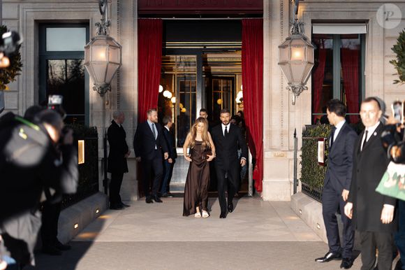 David Beckham et sa fille Harper Seven sortent de l'hôtel La Réserve Paris - Hotel and Spa pour se rendre au défilé de Victoria en marge de la Fashion Week de Paris (PFW), à Paris, France, le 7 mars 2025. © Tiziano da Silva/Bestimage