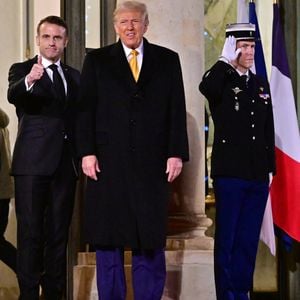 Le président français Emmanuel Macron recoit le président américain élu Donald Trump et le président ukrainien Volodymyr Zelenskiy au palais de l'Élysée après une réunion trilatérale dans le cadre des cérémonies de réouverture de la cathédrale Notre-Dame de Paris, cinq ans et demi après l'incendie, à Paris, France, le 7 décembre 2024. © Christian Liewig /Bestimage