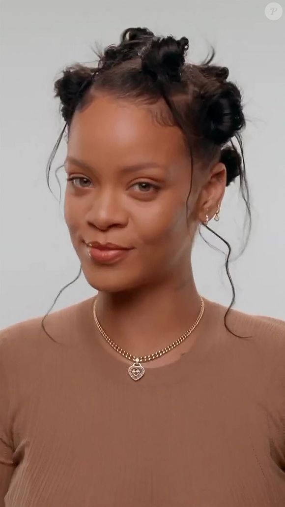 Misez sur le fer et les vitamines C ou B12 présents dans les épinards et les agrumes. Buvez de l'eau tout au long de la journée pour garder une peau rebondie.

Fenty Beauty de Rihanna sera disponible chez Ulta Beauty, aux Etats-Unis, le 22 février 2022.

©BestImage