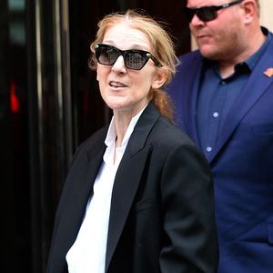 Céline Dion arrive à l'hôtel Royal Monceau à Paris avant l'ouverture des JO (Jeux Olympiques) Paris 2024 le 23 juillet 2024. La chanteuse devrait être présente à la cérémonie d’ouverture des Jeux olympiques Paris 2024, ce vendredi 26 juillet 2024 Agence/Bestimage