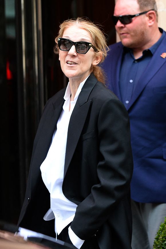 Céline Dion arrive à l'hôtel Royal Monceau à Paris avant l'ouverture des JO (Jeux Olympiques) Paris 2024 le 23 juillet 2024. La chanteuse devrait être présente à la cérémonie d’ouverture des Jeux olympiques Paris 2024, ce vendredi 26 juillet 2024 Agence/Bestimage