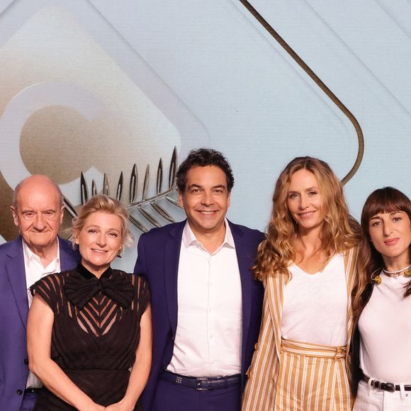 Bertrand Chameroy, Pierre Lescure, Anne-Elisabeth Lemoine, Patrick Cohen, Juliette Armanet, Cécile de France, Amélie Bonnin, sur le plateau de l'émission "C à vous" lors du 78ème Festival International du Film de Cannes, France, le 14 mai 2025. © Jack Tribeca/Bestimage