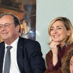 Francois Hollande et Julie Gayet assistent aux Internationaux de France 2024 à Roland Garros le 4 juin 2024 à Paris, France. Photo by Laurent Zabulon/ABACAPRESS.COM