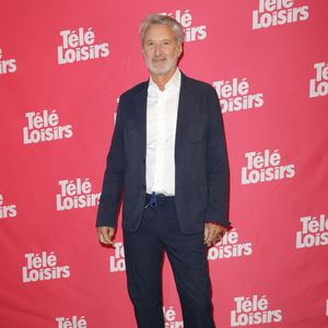 Antoine de Caunes - Photocall de la soirée "Télé Loisirs Awards 2025" au Jardin d'Acclimatation à Paris le 23 septembre 2025. © Coadic Guirec/Bestimage