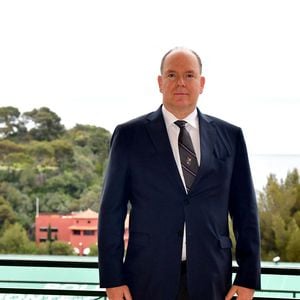 Rafael Nadal et le prince Albert II de Monaco durant le dévoilement d'un plaque en hommage à la Baronne Elisabeth Ann de Massy, présidente de la fédération monégasque de tennis et du Monte-Carlo Country Club au début du Rolex Monte-Carlo Masters 2021, le 11 avril 2021. 
© Bruno Bebert / Bestimage