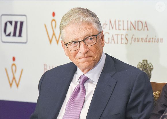Bill Gates, co-président de la Fondation Bill et Melinda Gates, dévoile le logo et le site Web de la nouvelle Alliance pour le bien mondial à New Delhi (Inde), aux côtés de Smriti Irani, ministre du Développement de la femme et de l'enfant et des Affaires des minorités de l'Inde, le 28 février 2024. Zuma Press / Bestimage