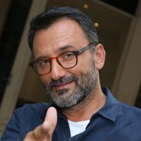 “J'adore les arbres” : La nouvelle vie de Frédéric Lopez dans un "hameau isolé" au cœur du parc national des Cévennes