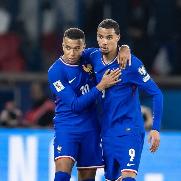 Kylian Mbappé (Blessé), Hugo Ekitiké lors du match de football de qualification pour la coupe du monde 2026 opposant la France à Azerbaïdjan (3-0) au Parc des Princes à Paris, France, le 10 àctobre 2025. © Cyril Moreau/Bestimage