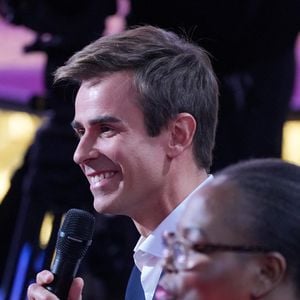 Jean-Baptiste Marteau lors de la deuxième soirée de la 39ème édition du Téléthon sur France 2 aux Studios du Lendit à Saint-Denis, France, le 6 décembre 2025. Les trente heures du Téléthon 2025 s'achèvent sur un compteur de 83,5 millions d'euros. © Anne-Sophie Guebey/Bestimage