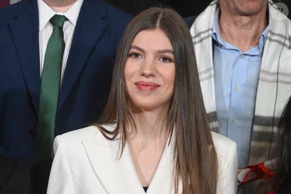 Si la princesse souhaitait initialement étudier les arts libéraux, le couple royal l'a fortement incitée à privilégier une filière plus stratégique pour l'avenir de la Couronne.

L'infante Sofia d'Espagne d’Espagne assiste à la remise des Prix Objetivo Patrimonio, Concours de photographie Infanta Sofia 2024 au Palais Royal à Madrid, Espagne, le 13 décembre 2024. © José Oliva/Europa Press/Bestimage