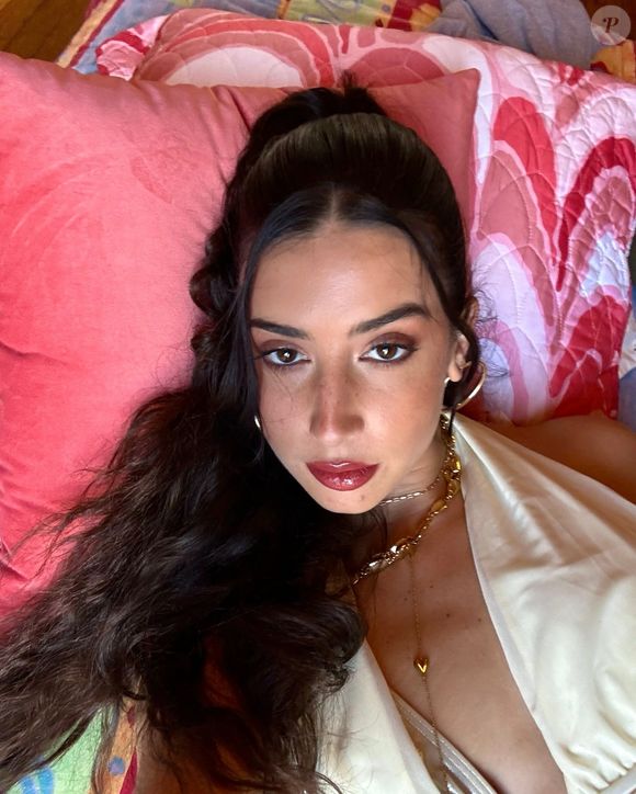 Le couple, très populaire sur les réseaux sociaux, partage une relation complice admirée de leurs fans.

Naïka, Instagram