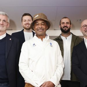 Gilles Moretton, président de la Fédération Française de tennis et proche de Yannick Noah, a souligné l'importance de ce rassemblement amical.

Gilles Moretton, Maximilien Richard, Guilhem Laget, Didier Retière, Yannick Noah, Marc Kalkman lors de la présentation du projet Para Tennis de la Fédération Française de Tennis, à Roland-Garros, Paris, le 21 janvier 2026. 

© Jack Tribeca / Bestimage
