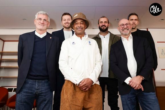 Gilles Moretton, président de la Fédération Française de tennis et proche de Yannick Noah, a souligné l'importance de ce rassemblement amical.

Gilles Moretton, Maximilien Richard, Guilhem Laget, Didier Retière, Yannick Noah, Marc Kalkman lors de la présentation du projet Para Tennis de la Fédération Française de Tennis, à Roland-Garros, Paris, le 21 janvier 2026. 

© Jack Tribeca / Bestimage