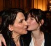 Si pour Juliette Binoche voir sa fille s'orienter vers une carrière artistique et faire ses premiers pas de comédienne était un moment émouvant...

Juliette Binoche et sa fille Hannah Magimel au Ministère de la Culture à Paris, le 19 janvier 2018. Crédit Veeren/Bestimage