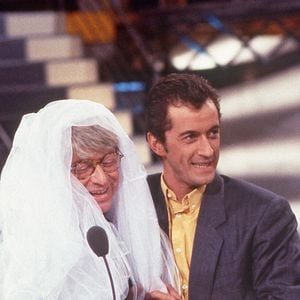 Associés dans "Coucou, c'est nous !" et "Ciel, mon mardi !", les animateurs formaient un duo iconique de la télévision

Christophe Dechavanne et Patrice Carmouze sur le plateau de Coucou C'est Nous sur TF1 à Paris le 12 novembre 1992. Photo by Pascal Baril/ABACAPRESS.COM