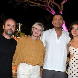 Il y incarne Benjamin, un trentenaire qui pense avoir fait l'affaire du siècle en achetant une maison en viager.
Claude Zidi Jr., Chantal Ladesou, Kev Adams et Camille Laguilar - Première soirée du Festival, Les Toiles de Ramatuelle avec la projection du film "La maison de nos rêves" en présence de Kev Adams, Chantal Ladesou, Camille Aguilar et du réalisateur Claude Zidi Jr. © Bruno Bebert / Bestimage