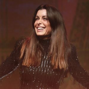 Adepte du mix and match dans son intérieur, l’ancienne gagnante de la "Star Academy" confiait également aux journalistes de "L’Obs" son goût prononcé pour les mélanges de couleurs, de textures et de matières. 

Exclusif - Jenifer Bartoli - Concert "Corsu Mezu Mezu" à la Défense Arena à Paris, France. Le 28 octobre 2023.
© Christophe Clovis / Bestimage