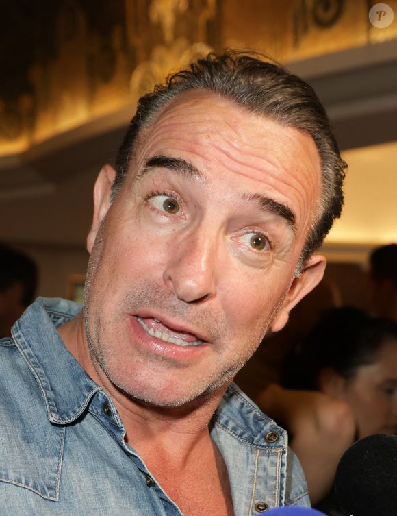 Son succès, il le doit à son talent et son travail,

Jean Dujardin lors de la projection spéciale pour célébrer les 20 ans de Brice de Nice en présence de l'équipe du film au Grand Rex à Paris, France, le 6 avril 2025. © Coadic Guirec/Bestimage