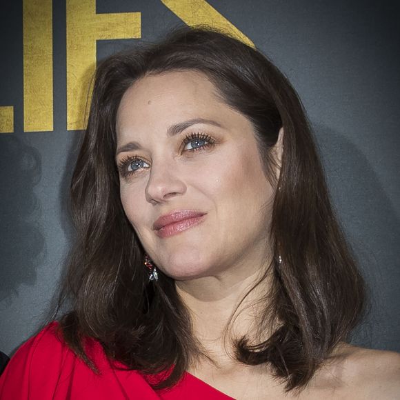 Marion Cotillard enceinte - Avant-première du film "Alliés" au cinéma UGC Normandie à Paris. © Olivier Borde/Bestimage