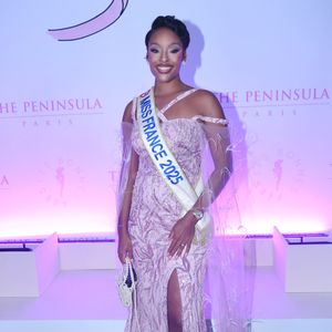 Angélique Angarni-Filopon (Miss France 2025) fête son 34ème anniversaire - Soirée de gala du 10ème anniversaire de l’association "Les Bonnes Fées" à l’Hôtel The Peninsula Paris le 8 octobre 2025. The Peninsula Paris renouvelle son soutien dans la campagne Octobre Rose au côté de l’artiste G.Sardin.
 © Rachid Bellak/Bestimage