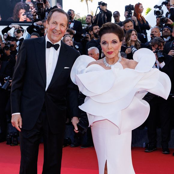 Percy Gibson et Joan Collins - Montée des marches du film " La vénus électrique " pour la cérémonie d'ouverture du 79ème Festival International du Film de Cannes, le 12 mai 2026. © Jacovides-Moreau /Bestimage