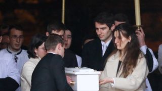 Marie, la mère du petit Emile, éviterait ses parents et décrirait leur comportement comme "bizarre" et "inapproprié"