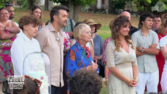 Mercotte a accompli un exploit que Cyril Lignac doit lui envier 

Mercotte a fait ses adieux à l'émission "Le Meilleur Pâtissier".