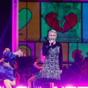 Lio lors de l’émission "La grande soirée du 31 décembre de Paris" diffusée sur France 2 sur les Champs-Elysées à Paris, France, le 31 décembre 2024.  © Clovis-Tribeca/Bestimage