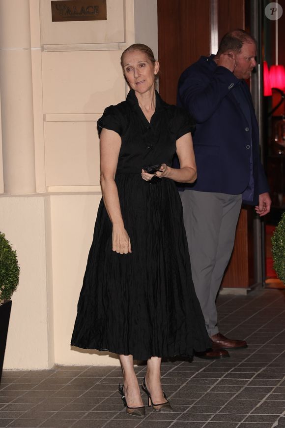 La chanteuse Céline Dion, fatiguée, rentre à son hôtel à 1h30 du matin après une longue répétition pour les Jeux olympiques de 2024 à Paris. Backgrid USA / Bestimage