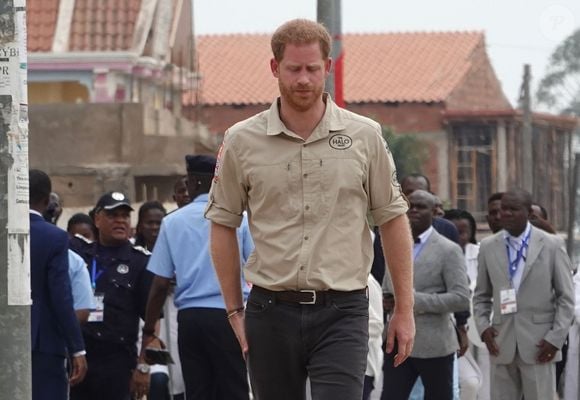 Le prince Harry, duc de Sussex, retourne sur les traces de sa mère à Huambo en Angola, le 27 septembre 2019. Mirrorpix / Bestimage