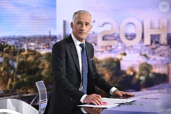Le présentateur du JT de TF1 était sur RTL

Le journaliste et animateur de TF1 Gilles Bouleau pose pour une photo avant la diffusion du journal télévisé du soir sur la chaîne française TF1, à Boulogne-Billancourt, près de Paris, le 10 juin 2024. Photo by Julien De Rosa/Pool/ABACAPRESS.COM