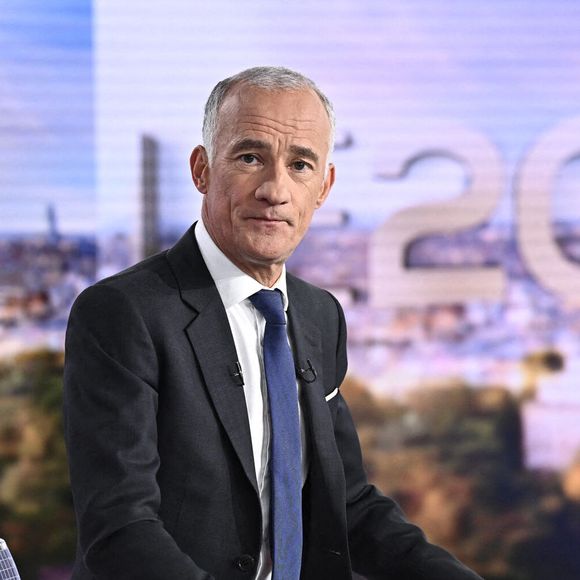 Le présentateur du JT de TF1 était sur RTL

Le journaliste et animateur de TF1 Gilles Bouleau pose pour une photo avant la diffusion du journal télévisé du soir sur la chaîne française TF1, à Boulogne-Billancourt, près de Paris, le 10 juin 2024. Photo by Julien De Rosa/Pool/ABACAPRESS.COM
