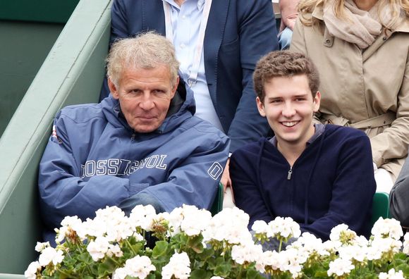 Patrick Poivre D'Arvor et son fils Francois - People assistent au 8 eme sacre de Rafael Nadal lors des Internationaux de France a Roland Garros a Paris le 9 juin 2013. Rafael Nadal remporte son 8eme Roland Garros en battant l'espagnol David Ferrer. © Jacovides / Agence / Bestimage