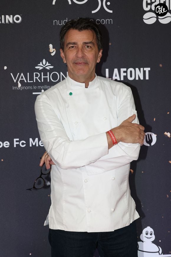Le lieu reprend l’esprit des Pavyllon avec un comptoir gastronomique ouvert sur la cuisine.

Yannick Alléno - Cérémonie du Guide Michelin France 2025 au Centre des Congrès Robert Shuman à Metz le 31 mars 2025. © Jean-Marc Lhomer/Bestimage