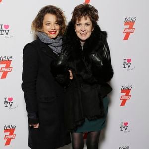 Archives - A Paris, Catherine Laborde et sa fille Gabriele, lors de la 2ème édition de la fête de la télé, au Grand Palais. Le 12 décembre 20121
© Jean-Jacques Descamps via Bestimage