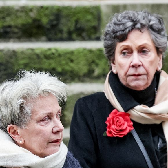 Françoise Laborde et Geneviève Laborde, les soeurs de C.Laborde - Sortie des obsèques de Catherine Laborde en l'église Saint-Roch à Paris, le 6 février 2025. Décédée le 28 janvier 2025 à l'âge de 73 ans, l'ancienne présentatrice météo de TF1 (1988 - 2017) était atteinte de la maladie neurodégénérative à corps de Lewy.
© Jacovides - Moreau / Bestimage