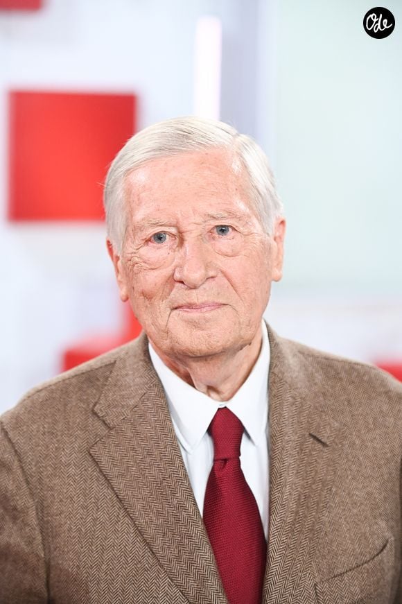 Exclusif - Alain Duhamel lors de l'enregistrement de l'émission Vivement dimanche au studio Rive gauche, présentée par M.Drucker, diffusée sur France 3 le 14 juin 2026, à Paris, France, le 5 mai 2026. © Guillaume Gaffiot/Bestimage