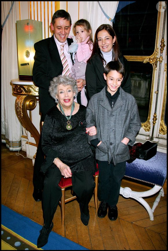 Micheline Dax et sa famille à Paris en 2006.