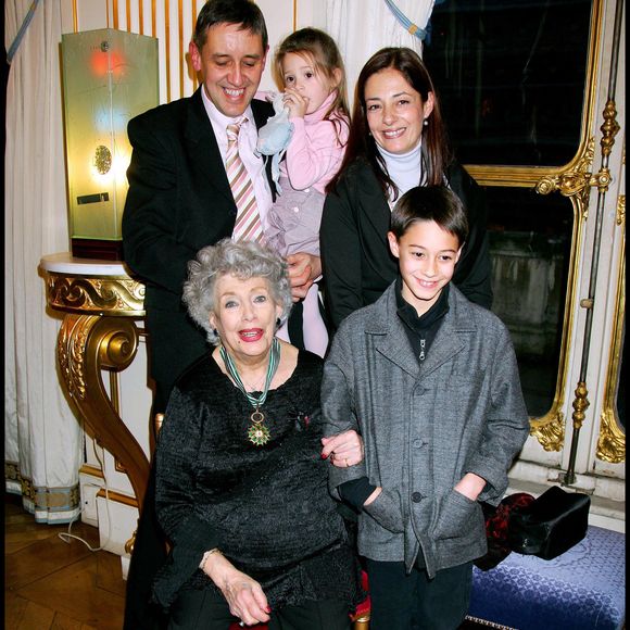 Micheline Dax et sa famille à Paris en 2006.